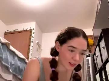 kylieexoxoxo2432 model from Chaturbate