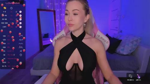 adeleroberts from Cherry is Freechat