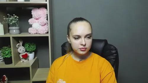 khaleesimoon from Cherry is Freechat
