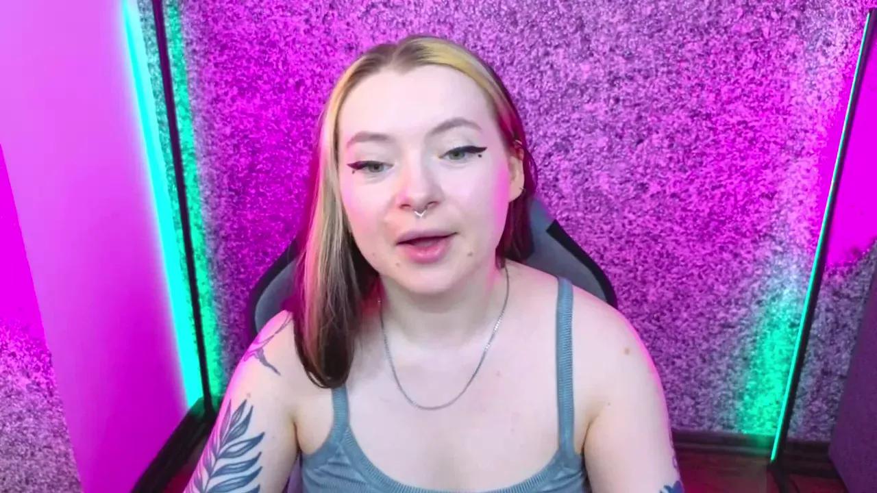 Photos of sadpotatoo from Cherry is Freechat
