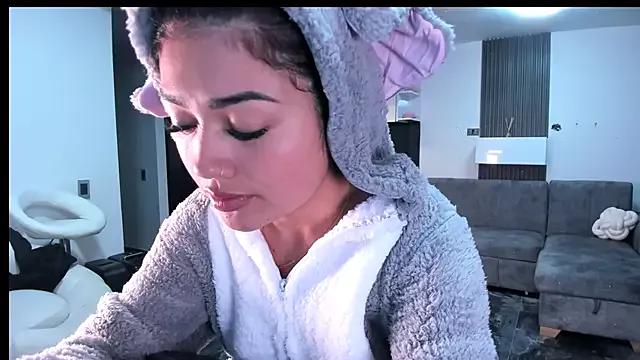 1lubonnie from StripChat is Freechat