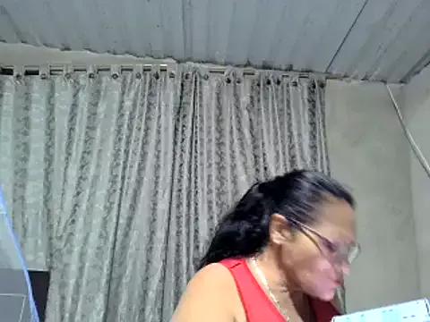 _Cristal from StripChat is Freechat