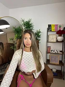 Customizable and immersive: Energize your taste buds and checkout our delicious choice of amateur cams liveshows with excited livestreamers getting their sweet physiques pounded with their beloved vibrating toys.