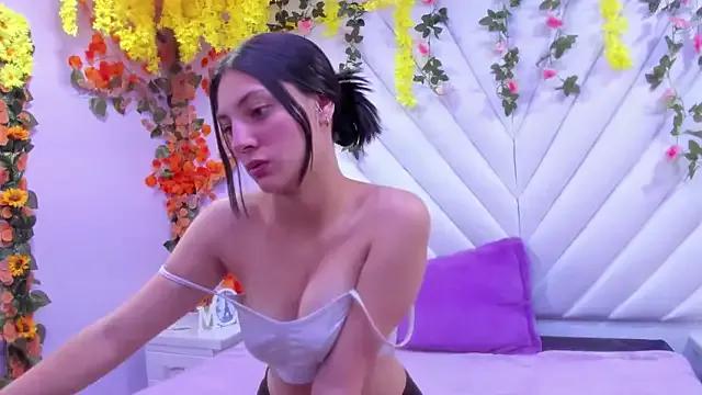 _Luna_Bennett from StripChat is Freechat