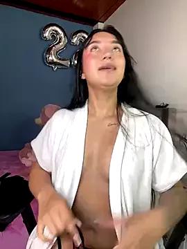 Customizable and immersive: Energize your taste buds and checkout our delicious choice of amateur cams liveshows with excited livestreamers getting their sweet physiques pounded with their beloved vibrating toys.