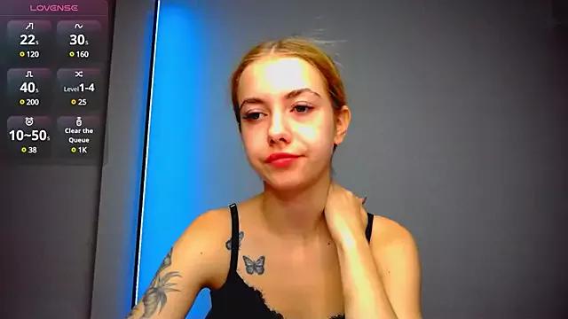A_Karolina from StripChat is Freechat