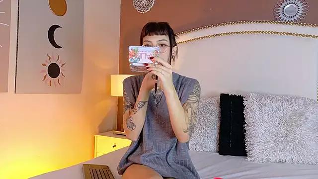 aa_lunit from StripChat is Freechat