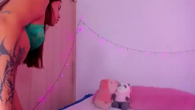 Abby_roussee from StripChat is Freechat