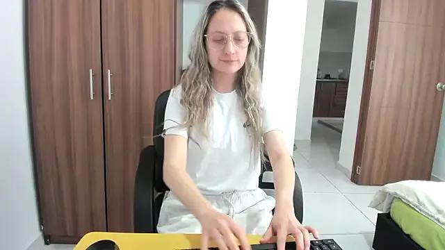 Customizable and immersive: Energize your taste buds and checkout our delicious choice of amateur cams liveshows with excited livestreamers getting their sweet physiques pounded with their beloved vibrating toys.