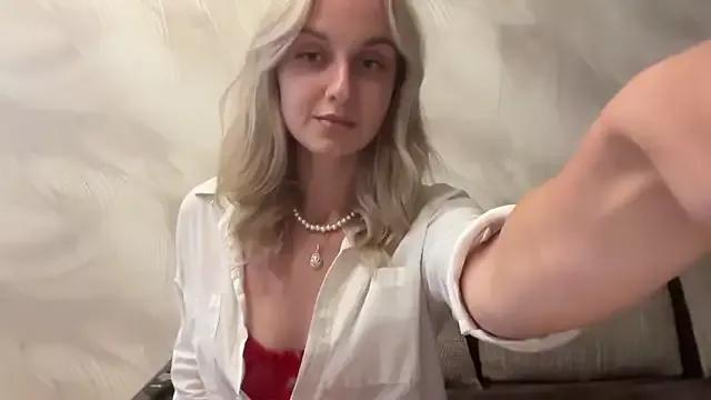 AdeleEverhart from StripChat is Freechat