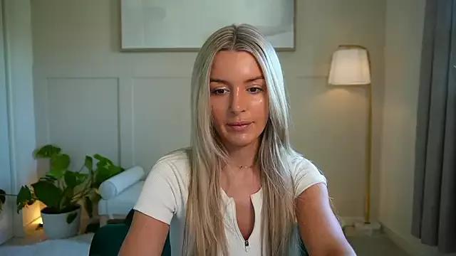 adrianaslounge from StripChat is Freechat