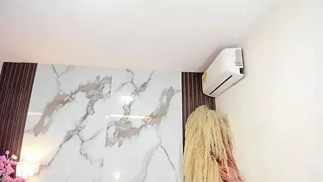 aidaadams from StripChat is Freechat