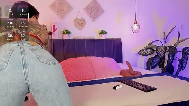 aihnoa_split from StripChat is Freechat