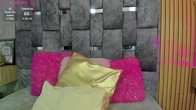 aisha_8_ from StripChat is Freechat