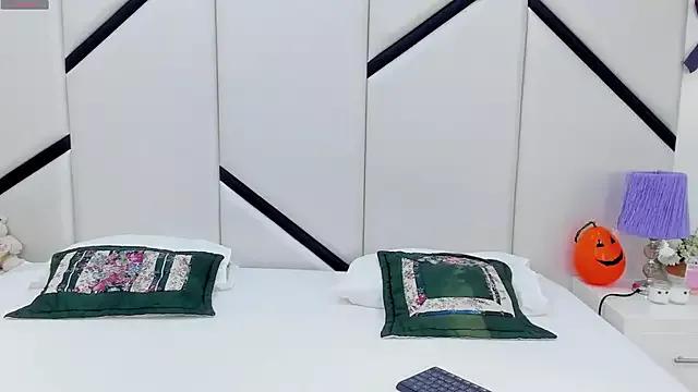 AlanaCusack from StripChat is Freechat