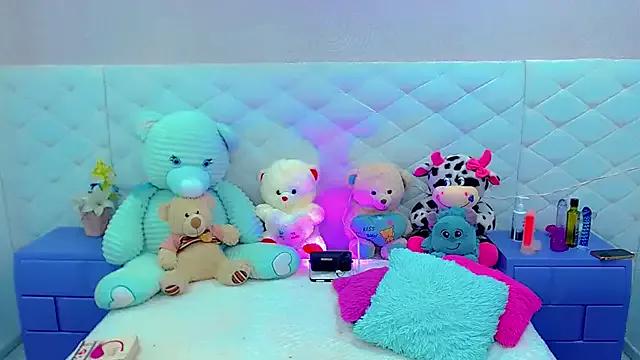 Customizable and immersive: Energize your taste buds and checkout our delicious choice of amateur cams liveshows with excited livestreamers getting their sweet physiques pounded with their beloved vibrating toys.