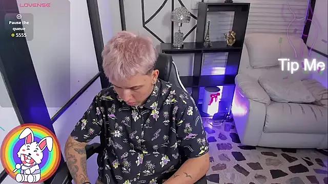 AlanRed_ from StripChat is Freechat