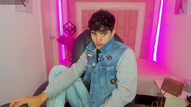 AlejooTwink from StripChat is Freechat