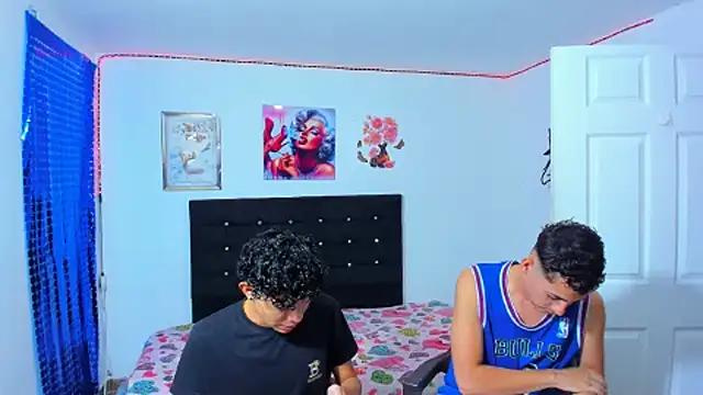 Alexander_and_Xiao from StripChat is Freechat
