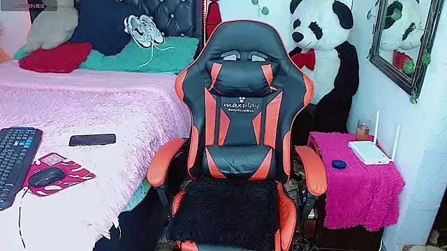 Customizable and immersive: Energize your taste buds and checkout our delicious choice of amateur cams liveshows with excited livestreamers getting their sweet physiques pounded with their beloved vibrating toys.