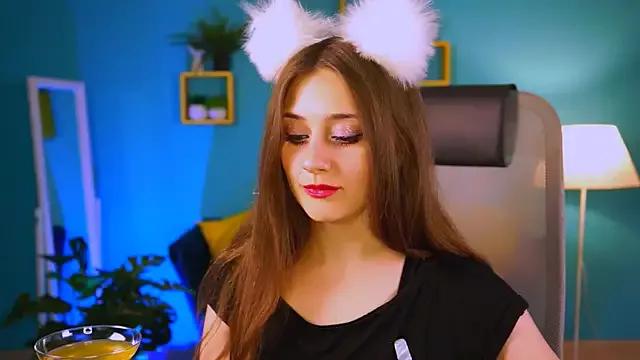 AliceDayvis from StripChat is Freechat