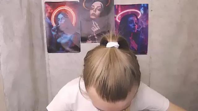 AliceFlirtt_ from StripChat is Freechat