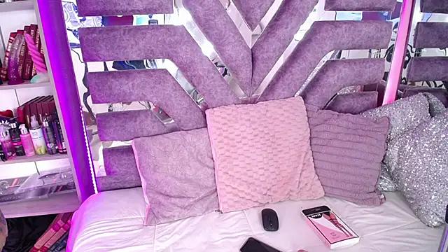 Customizable and immersive: Energize your taste buds and checkout our delicious choice of amateur cams liveshows with excited livestreamers getting their sweet physiques pounded with their beloved vibrating toys.