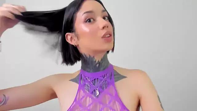 Customizable and immersive: Energize your taste buds and checkout our delicious choice of amateur cams liveshows with excited livestreamers getting their sweet physiques pounded with their beloved vibrating toys.