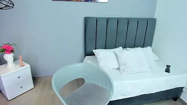 Alli_cooper from StripChat is Freechat