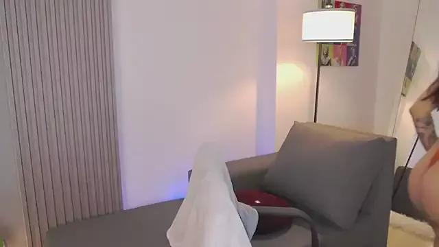 AllieEvans from StripChat is Freechat