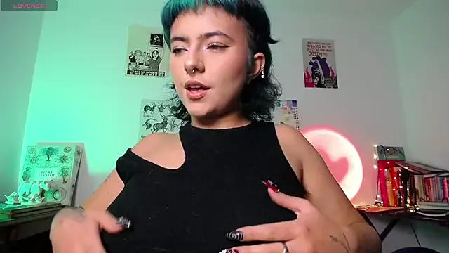 AlmaNanax from StripChat is Freechat