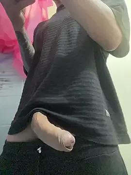 AlphaMasterXxx from StripChat is Freechat