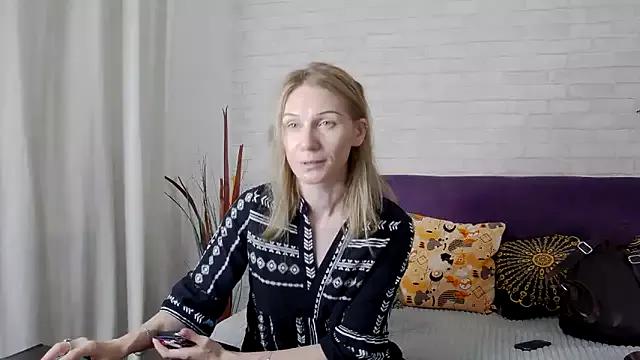 AmaliaMao from StripChat is Freechat