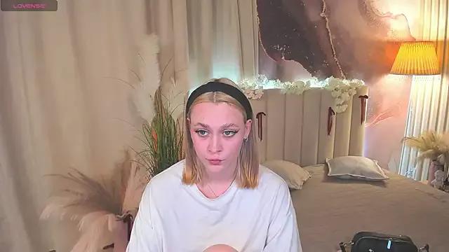 Amanda_Fit_and_Sweet from StripChat is Freechat