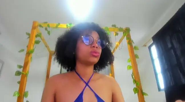 amelia_rousse69 from StripChat is Freechat