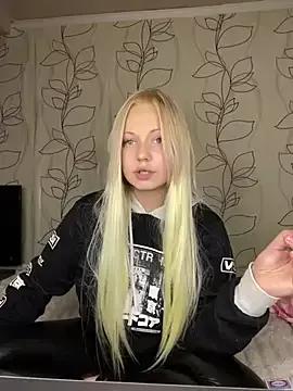 Amelliangel from StripChat is Freechat