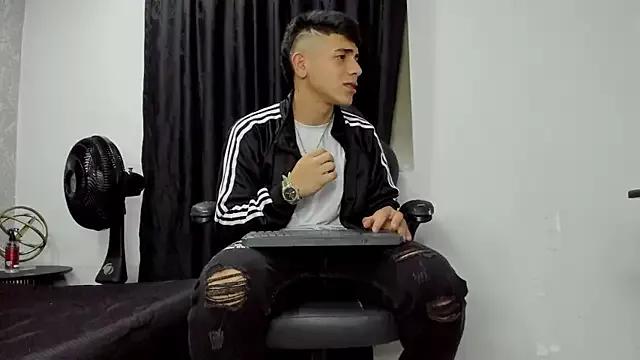 andrew_rose_ from StripChat is Freechat