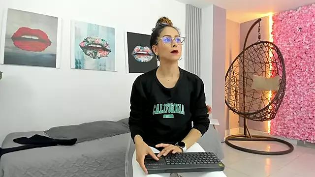 Customizable and immersive: Energize your taste buds and checkout our delicious choice of amateur cams liveshows with excited livestreamers getting their sweet physiques pounded with their beloved vibrating toys.