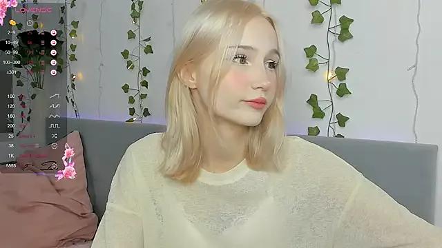 angelellise from StripChat is Freechat