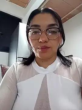 Angelie_squirt from StripChat is Freechat