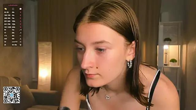 AnnaleeJennie from StripChat is Freechat