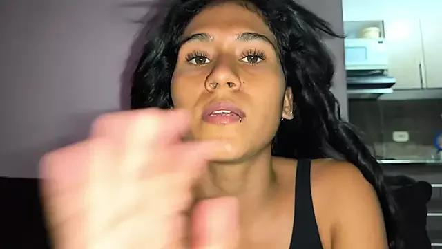 Annie_Darling_ from StripChat is Freechat