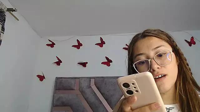 Anny-Fox from StripChat is Freechat