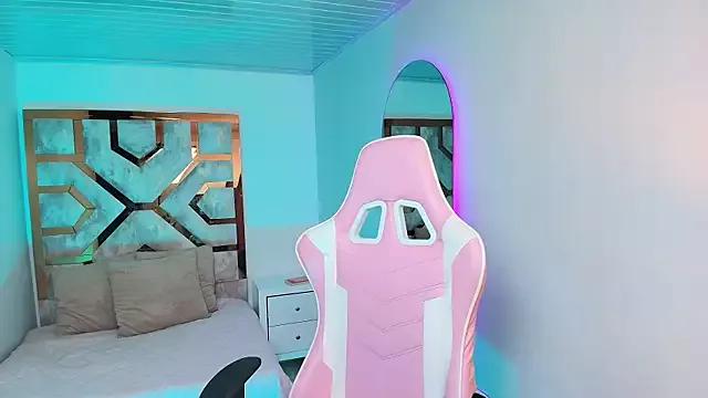 Customizable and immersive: Energize your taste buds and checkout our delicious choice of amateur cams liveshows with excited livestreamers getting their sweet physiques pounded with their beloved vibrating toys.