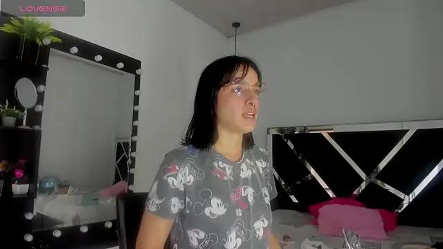 Annyrosee from StripChat is Freechat