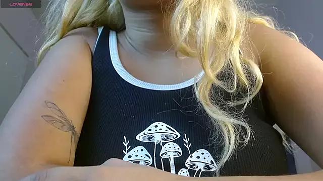 april_bunnyy from StripChat is Freechat