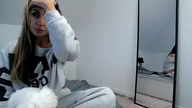 ArabianMalikah from StripChat is Freechat