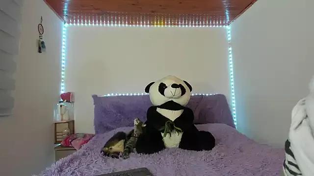 Arenne_rouse from StripChat is Freechat