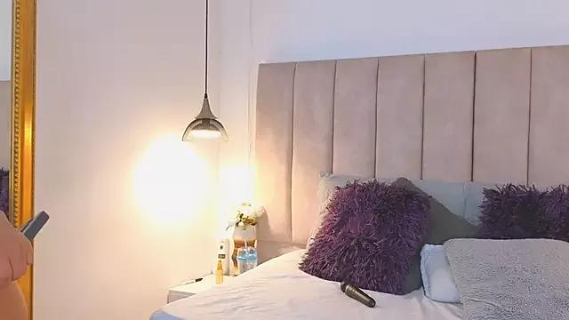 arianaa_miller_ from StripChat is Freechat