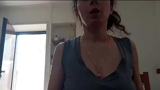 ariannasecret from StripChat is Freechat